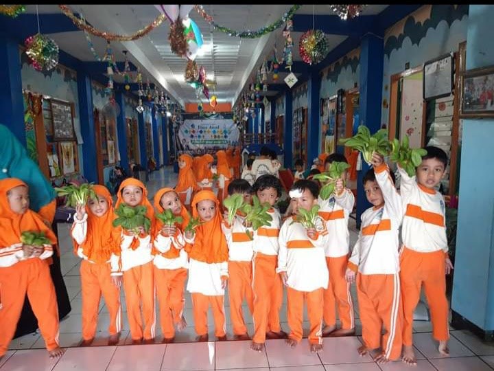 Panen Pakcoy bersama Urban Farming