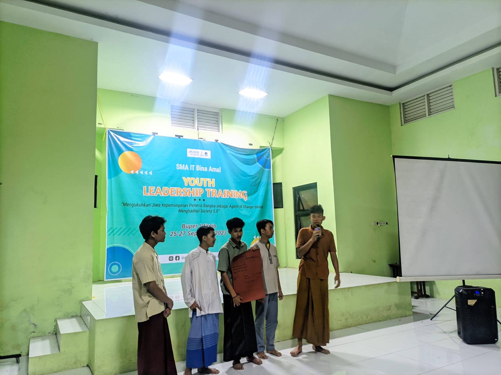 YOUTH LEADERSHIP TRAINING MENGUKUHKAN JIWA KEPEMIMPINAN PENERUS BANGSA DALAM MENGHADAPI SOCIETY 5.0