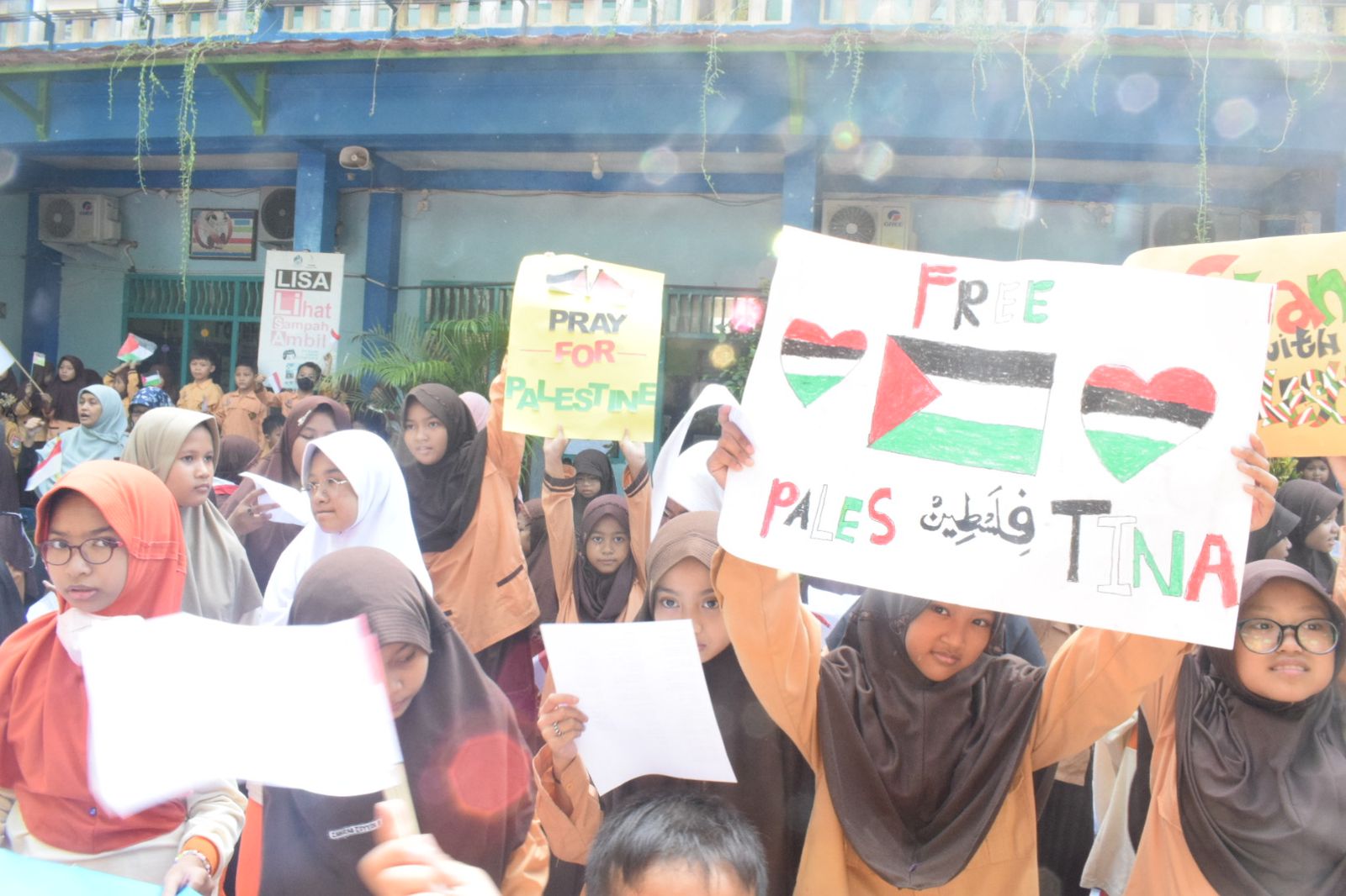 BELA PALESTINA, SD IT BINA AMAL SEMARANG SERENTAK GELAR AKSI DAN GALANG DANA